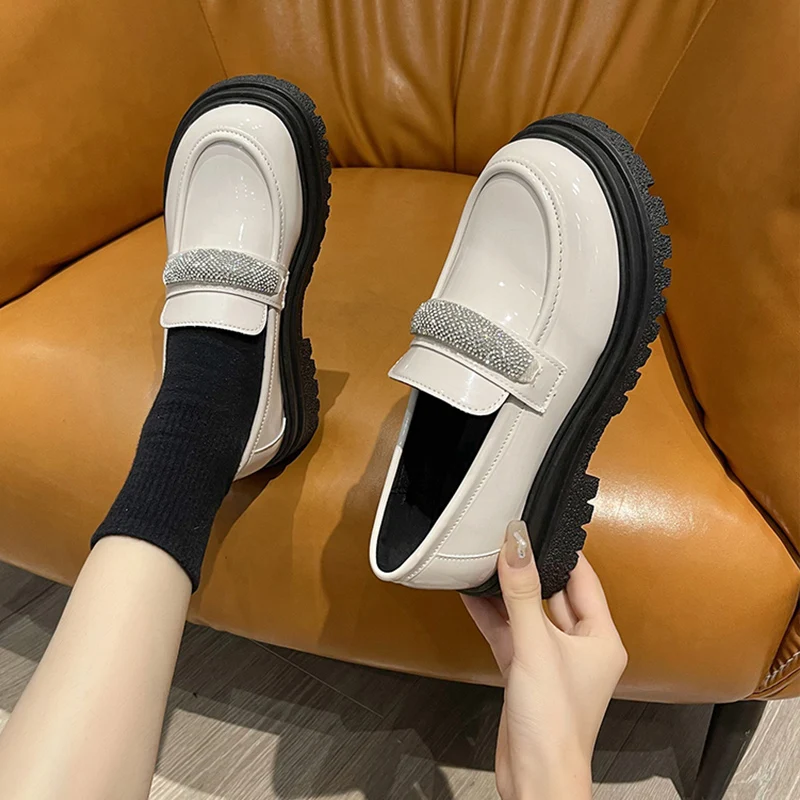 

Повседневная женская обувь, осенняя Женская обувь в британском стиле, лоферы с мехом, оксфорды, универсальные сабо на платформе, с круглым н...