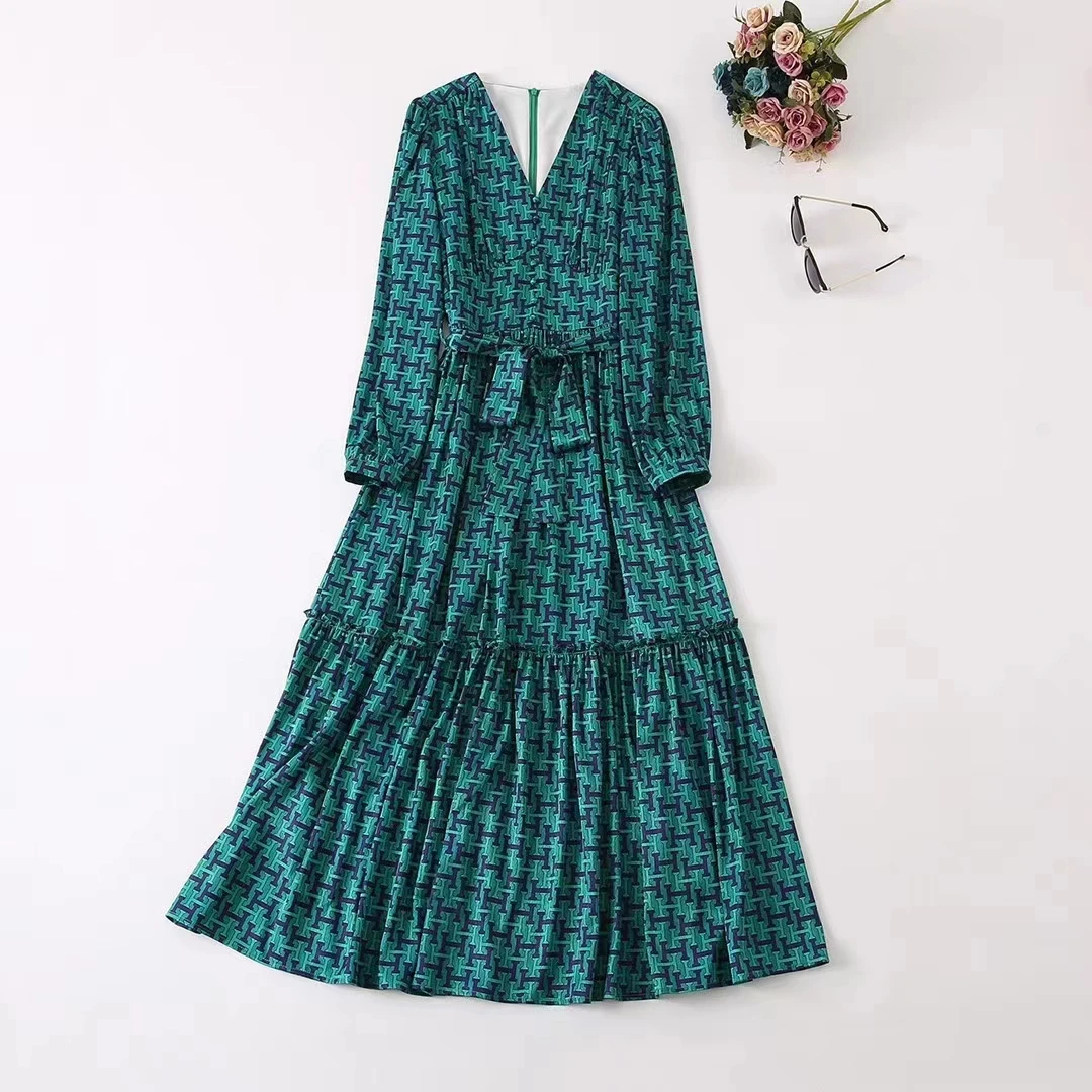 New European and American women's wear for winter 2022 Long sleeve V neck green letter print Fashion pleated dress