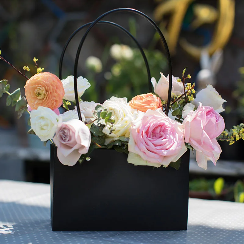 

Portable Flower Box Waterproof Paper Handy Gift Bag Kraft Handbag Wedding Rose Party Storage Box Candy Cake Birthday Packaging