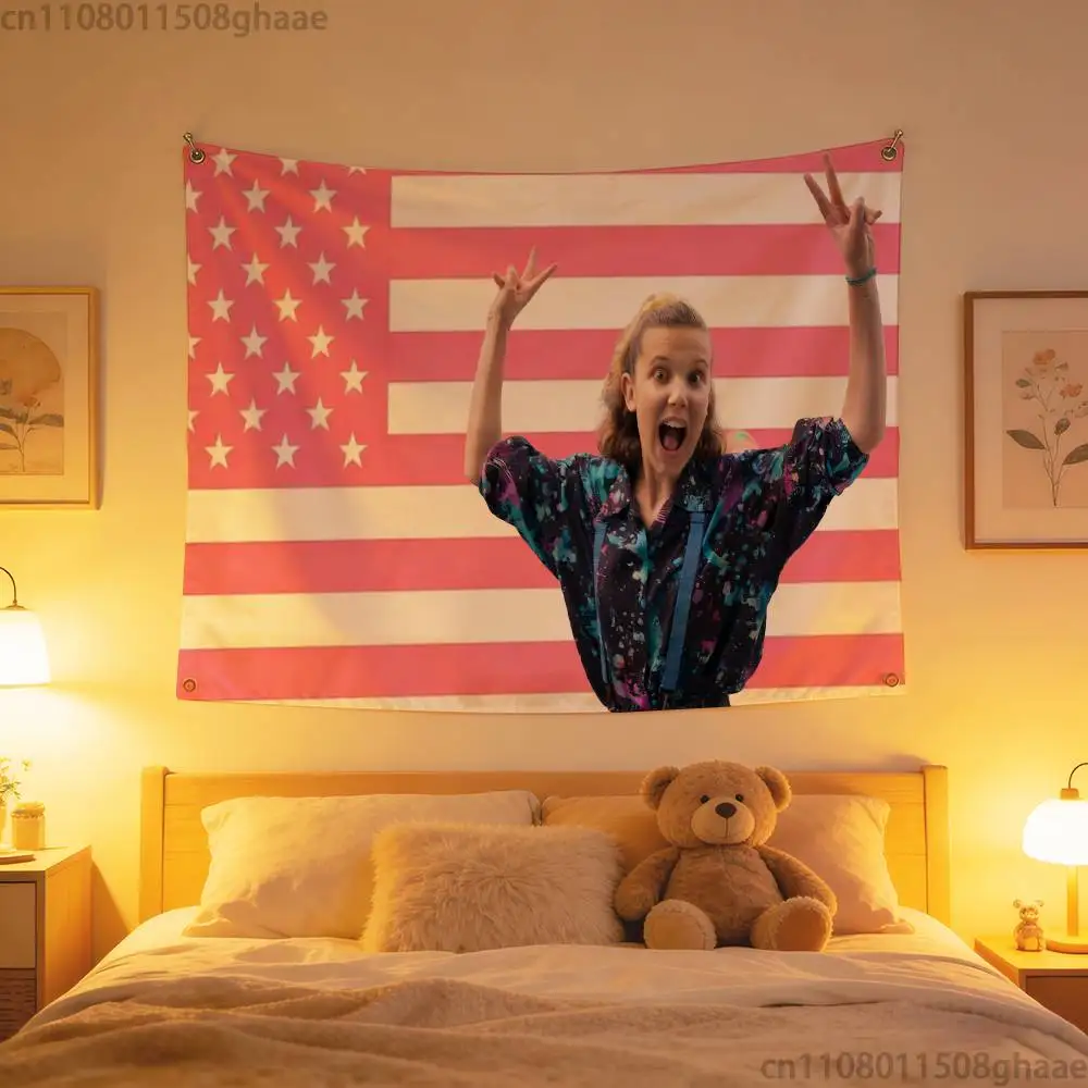 Фото Настенный баннер Millie Brown Stranger Flag для общежития, декоративный гобелен для создания атмосферы на открытом воздухе №2