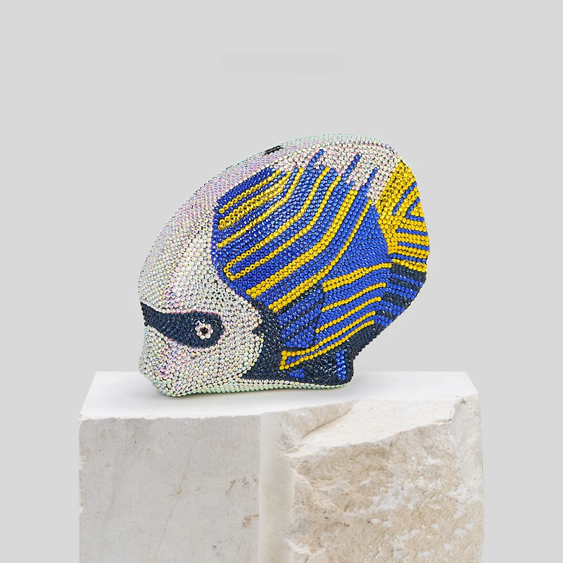 

Customized Artificial Diamond Embedding Exquisite Cartoon Personalized 3D Tropical Fish Handheld Bag