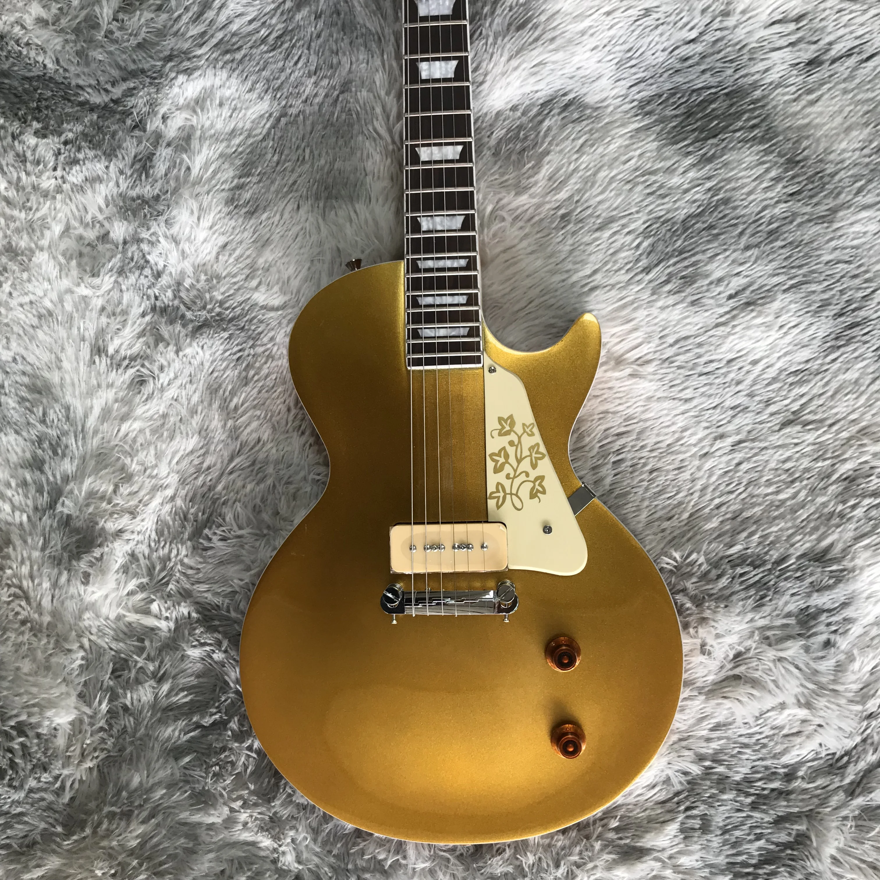 electric guitar Solid Mahogany body promotion gold top Shipped out Quickly chrome hardware one piece p90 pickups |