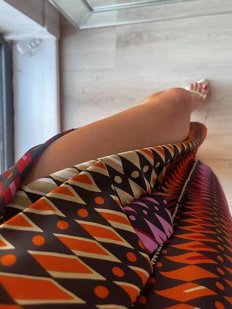 Женская юбка в богемном стиле с узлом и принтом |