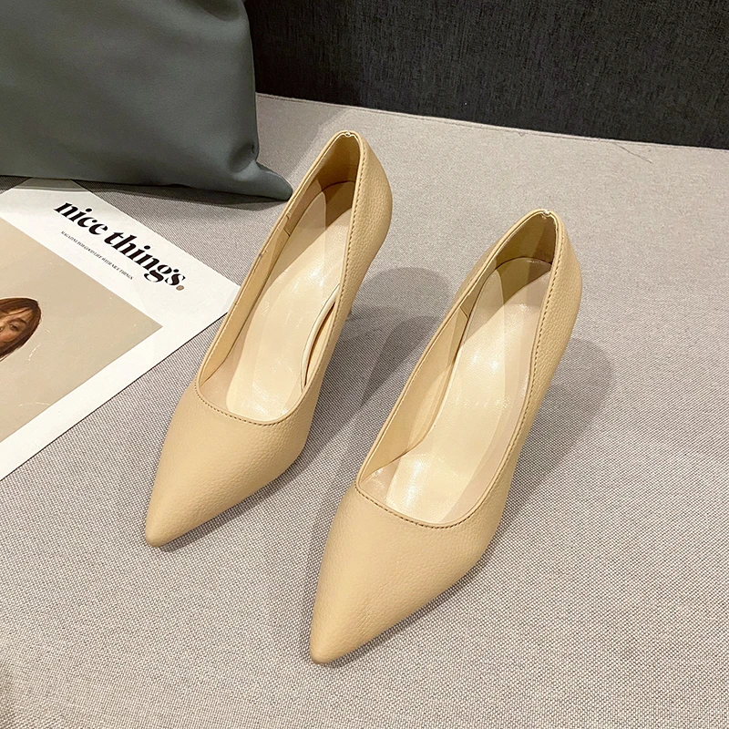 Новые осенние туфли на тонком каблуке женские без шнуровки высоком с заостренной