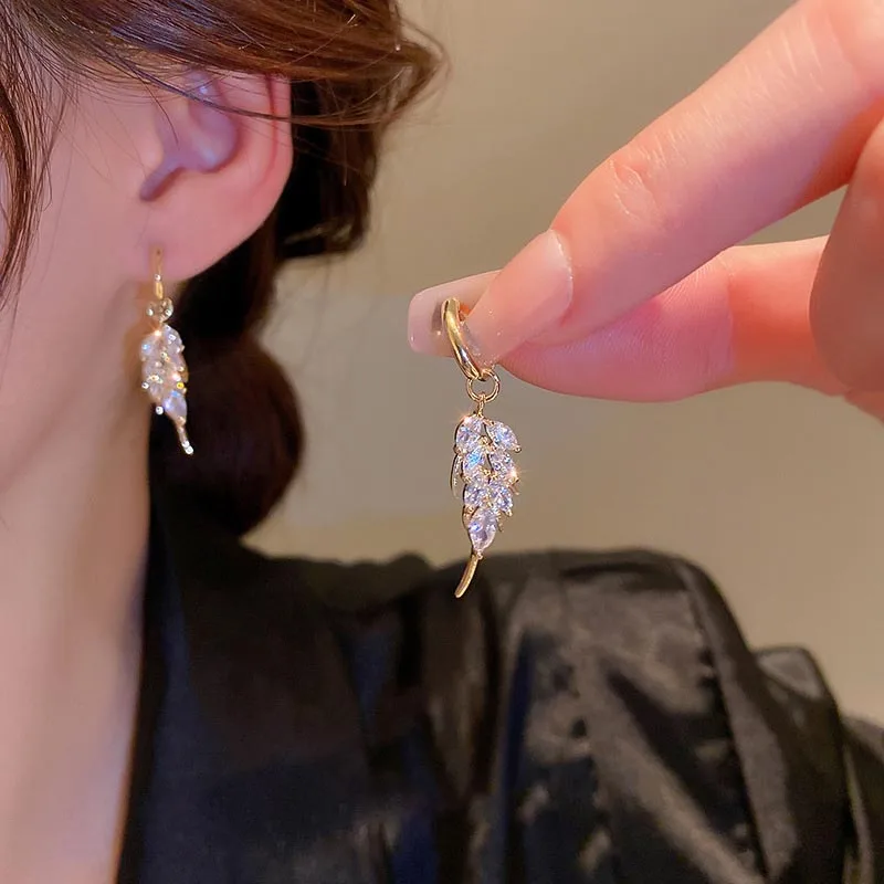 

2023 Trend Korean Style Zircon Leaf Shaped Drop Earrings For Women Exquisite Elegant Temperament Jewelry boucle d’oreille femme