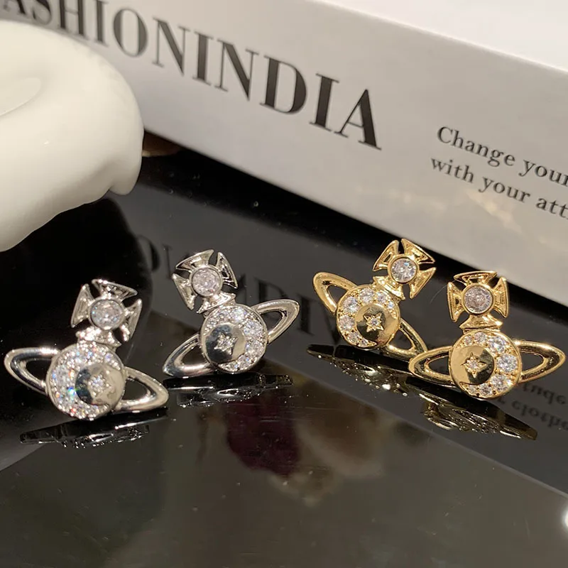 

Серьги-гвоздики в Корейском стиле, милые и маленькие темпераментные элегантные серьги в виде звезды и Луны с микро-комплектом из циркона, кр...