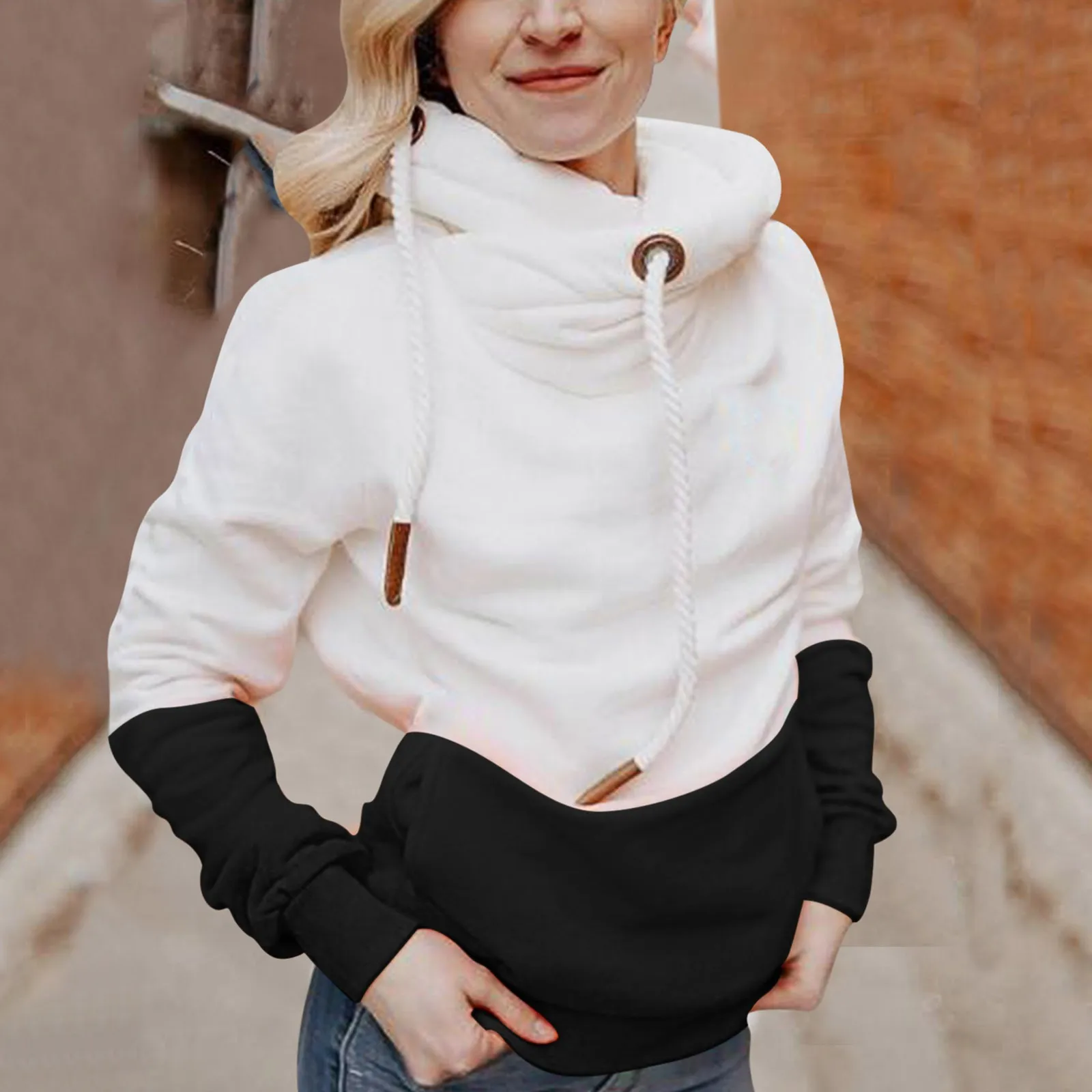 Рисунок 2 - Женские толстовки