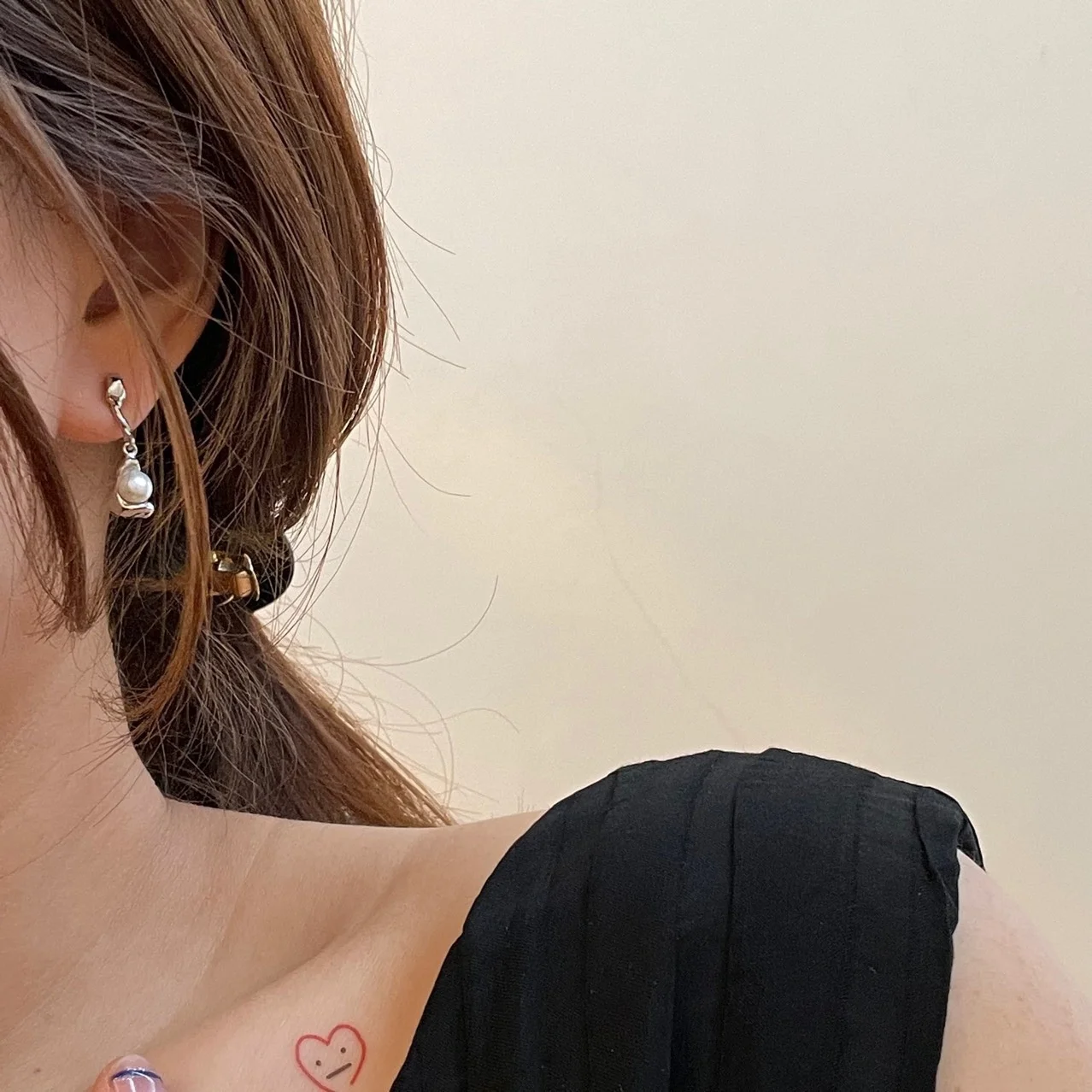 

Fashion 181/00 Style Two tone Zhen Bead Earrings with Casual Design Sense for Women 92 Pin F2-10/H1-1