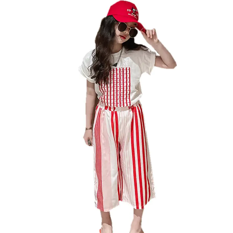 

Комплект летней одежды для маленьких девочек 2023 года, футболка + широкие брюки, комплект из двух предметов, повседневный костюм для детей, по...