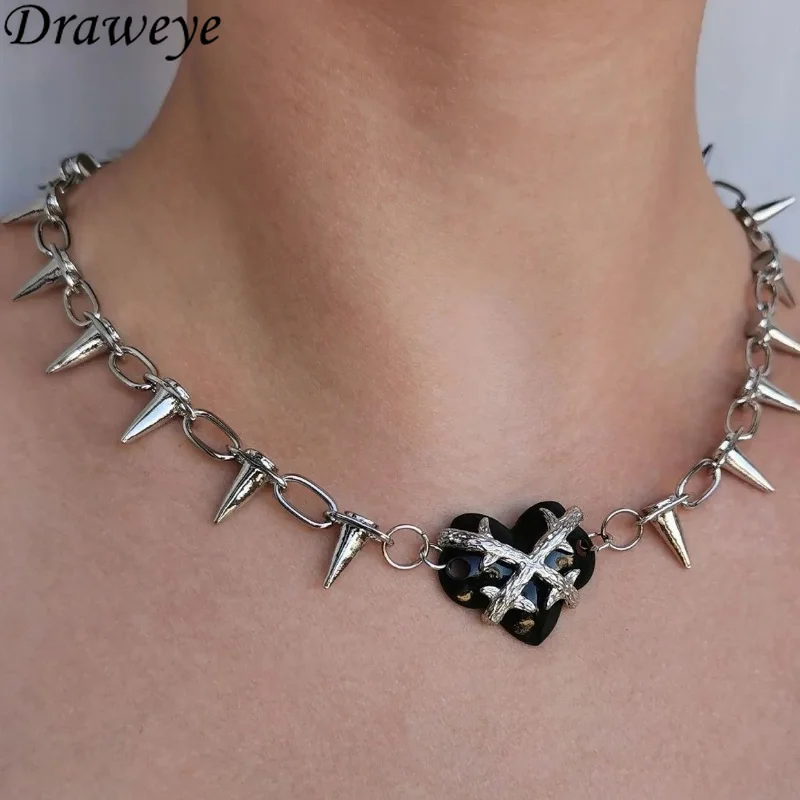 

Draweye Y2k Gothic Necklaces for Women Cross Rivets Heart Black Metal Jewelry Hiphop Punk Style Chokers Pendant Necklace