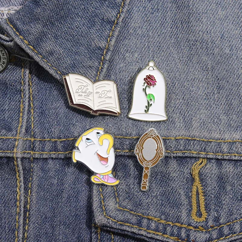 Значки для рюкзака из мультфильма Красавица и Чудовище