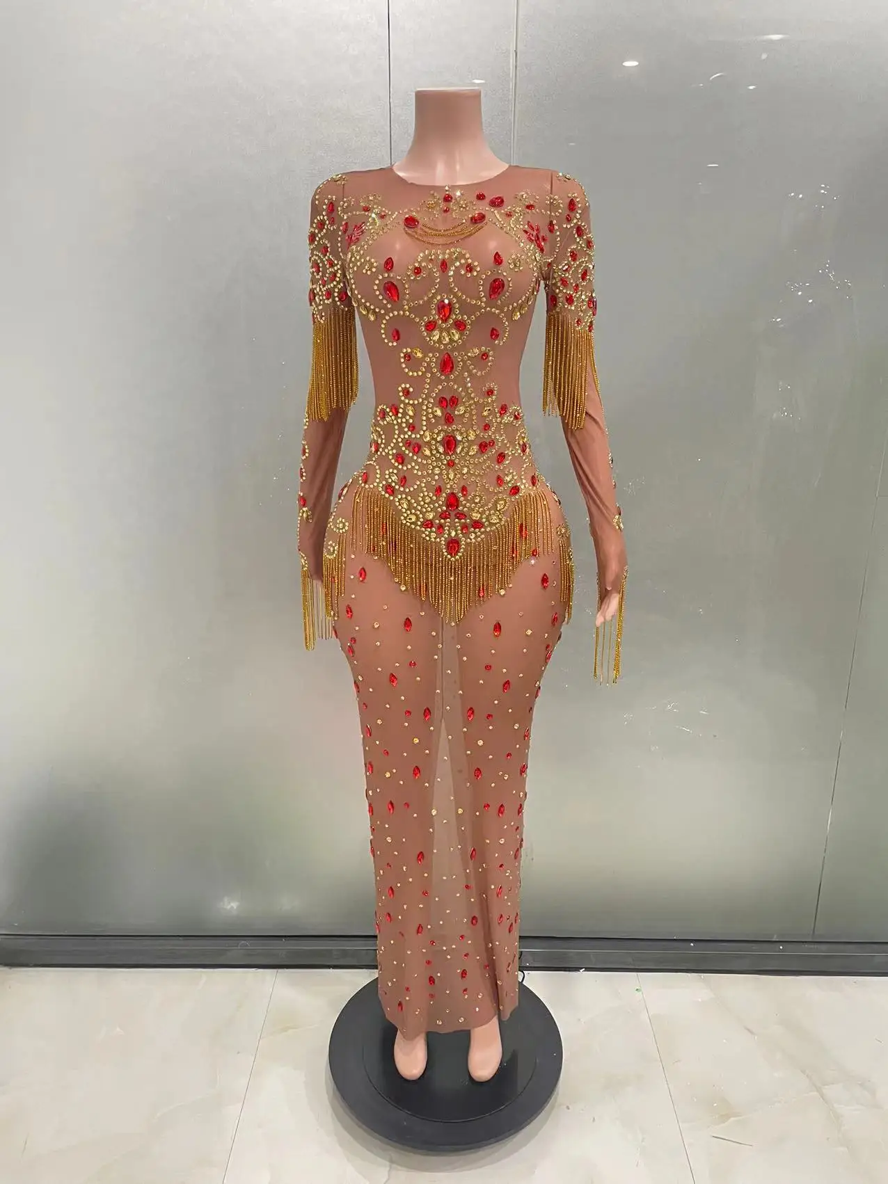 В наличии роскошное блестящее вечернее длинное платье с кристаллами Женская