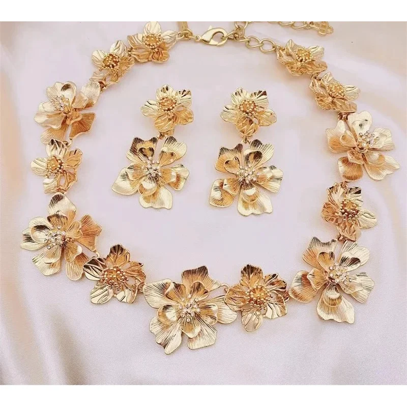 Ожерелье серьги высокого уровня в стиле ретро комплект с преувеличенным цветком