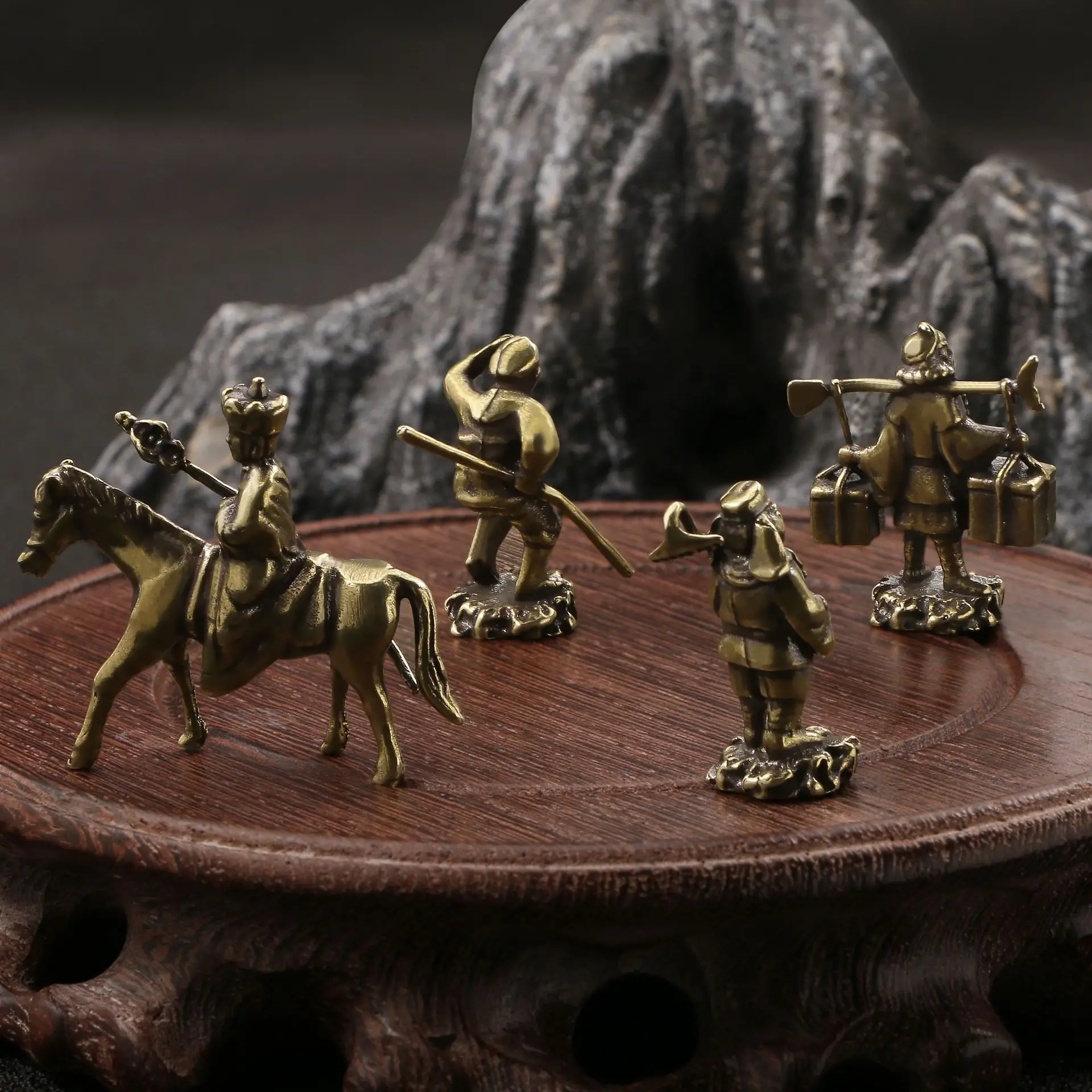 Латунные фигурки Путешествие в Запад от винтажного производителя миниатюрные