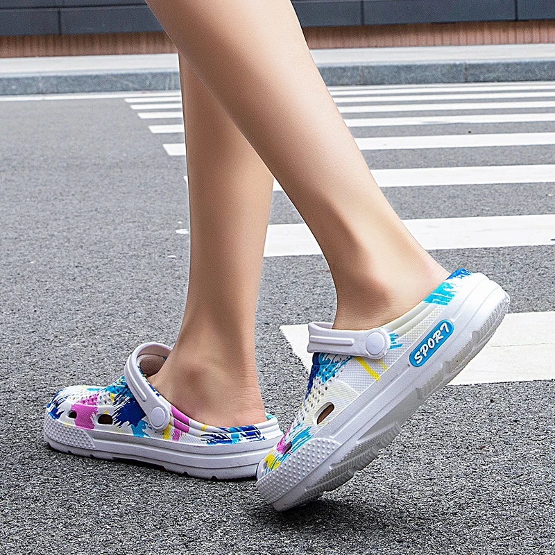 

Simple Solid Color Children Clogs Summer Non-Slip Waterproof Breathable Sandals Outdoor Comfort Slip-On Beach Sandals Kids Shoes