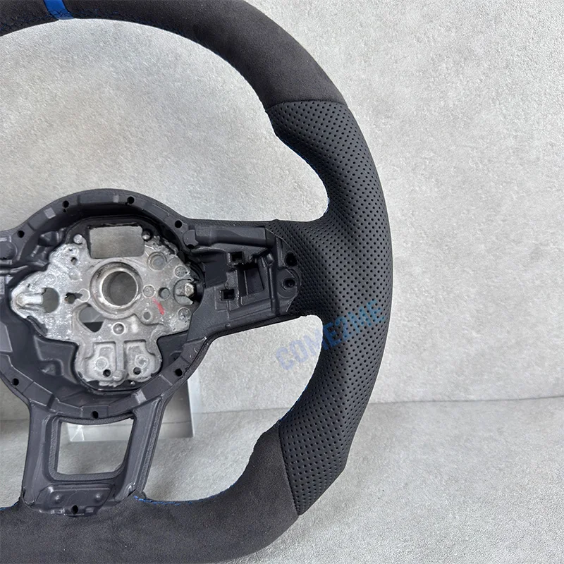 Фото Перфорированный руль из кожи алькантары для Volkswagen Golf MK7 7.5 GTI GTD GTE R Polo RLine с синим возвратом логотипа №4