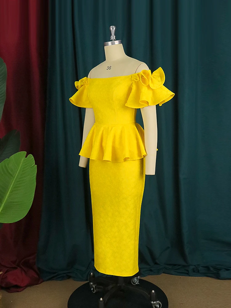 Облегающее платье с открытыми плечами воланом и коротким рукавом высокой талией