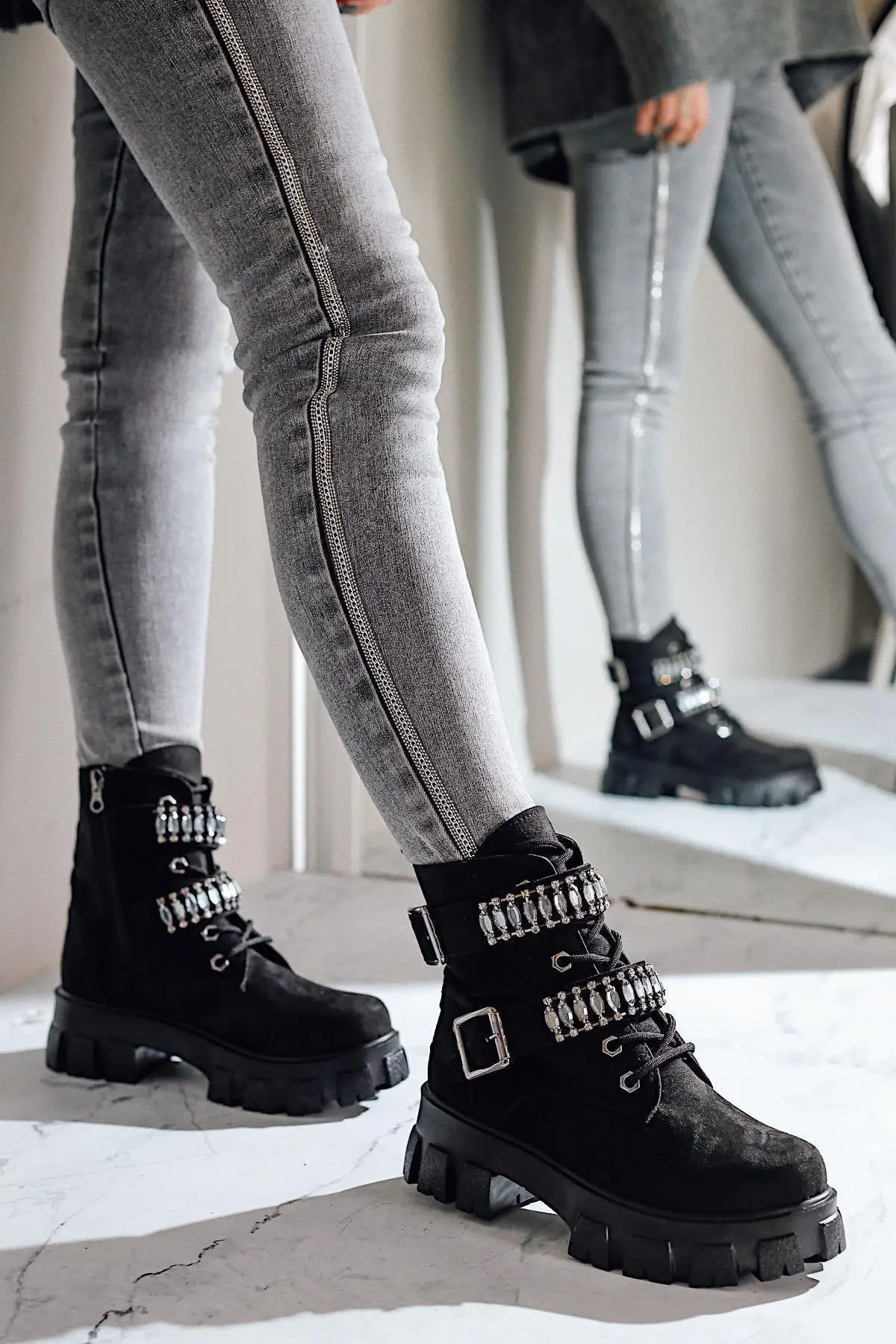 

Сапоги женские замшевые с отделкой камней, сапоги удобные, роскошные стильные