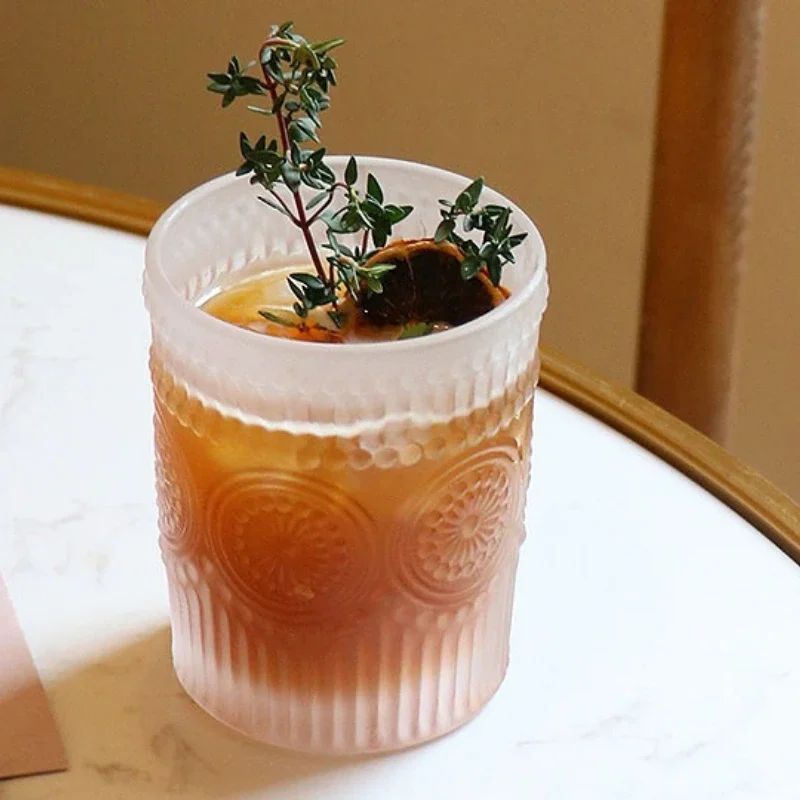 Бутылка для питья 300 мл кухни/дома с золотой каймой подарок рельефная пивная