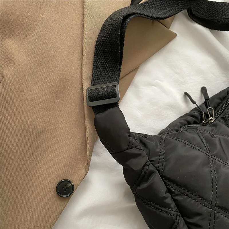 Lingge embroidery thread large capacity large bag women's new trendy fashion shoulder Messenger bag net red dumpling bag