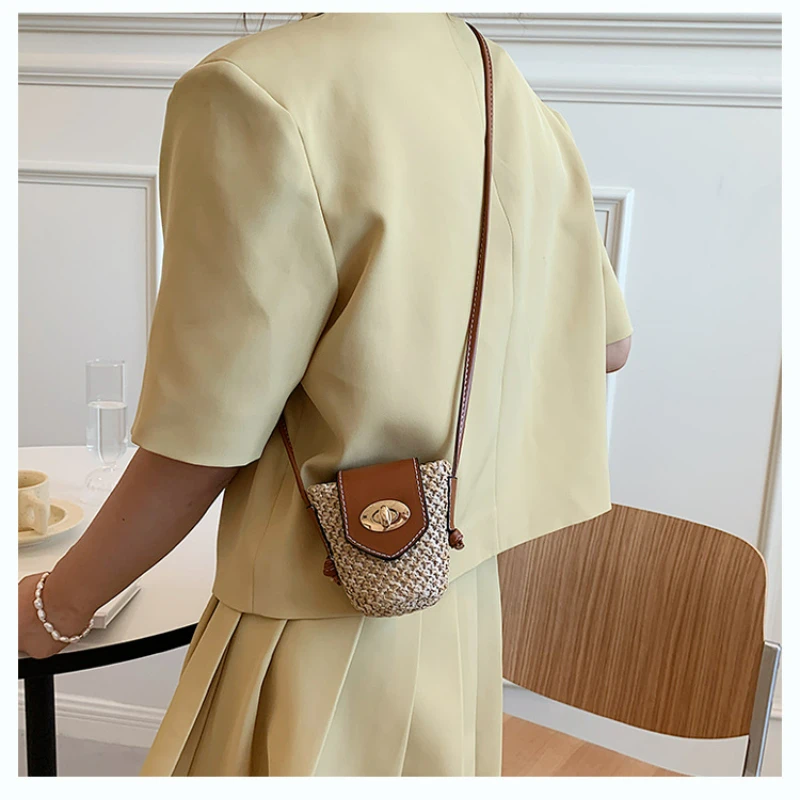 

Khaki Crossbody Bag Braided Beach Leather Rope French Niche Design Bag Bucket Bag Female Summer 2023 New Fashion Braided Skew