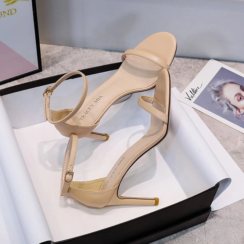 Женские босоножки из лакированной кожи на высоком каблуке и платформе