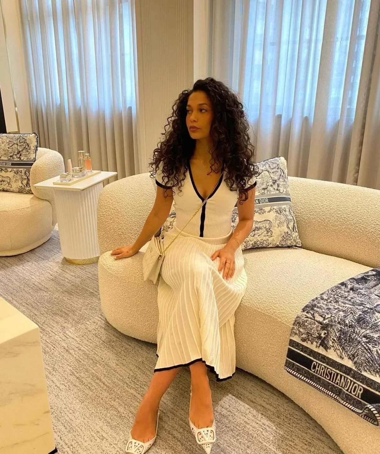 Женское летнее платье с V-образным вырезом и коротким рукавом