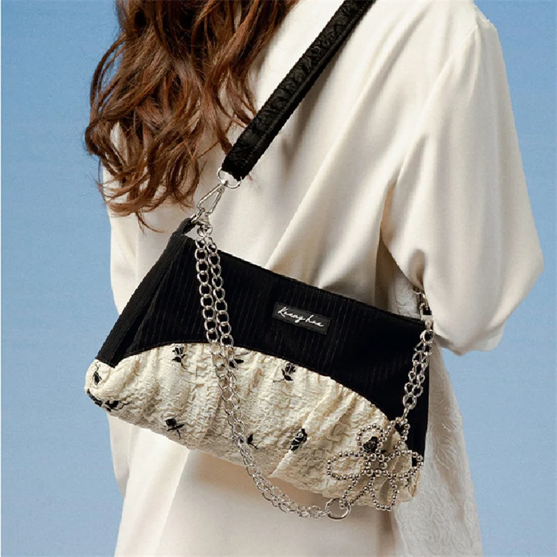 

2022 Spring and Summer New Women's Shoulder Bag Creative Chain Fresh and Sweet Messenger Women's Bag V Bags In Luxury Handbags