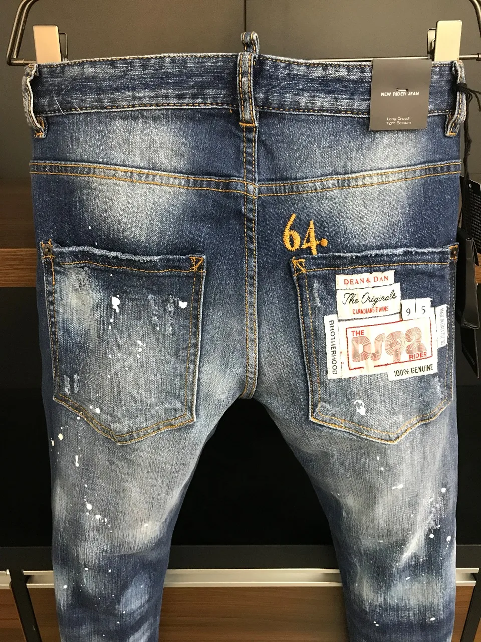 2023 New D2 Jeans Fashionable Men with Broken Holes, Fashionable Slim Fit, Slim Slim Knife Cut, Worn Paint, Discolored Feet Men