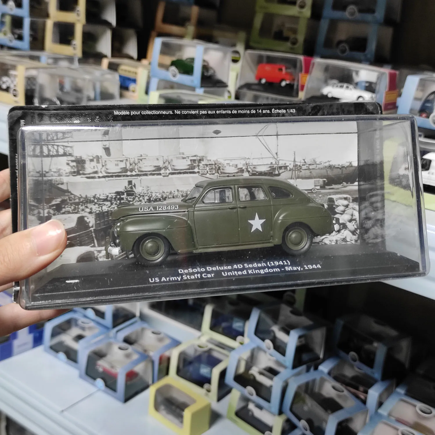 Фото Литая под давлением модель автомобиля из сплава IXO в масштабе 1:43 DeSoto Deluxe 4D Sedan 1941 г. №1