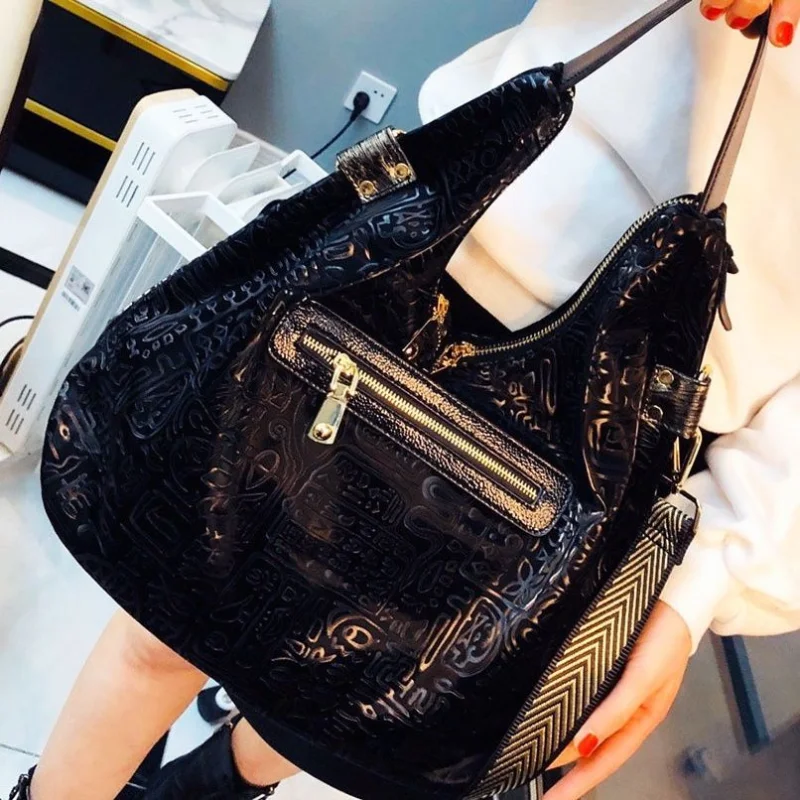 Большая вместительная сумка через плечо из мягкой кожи с тиснением женская новая