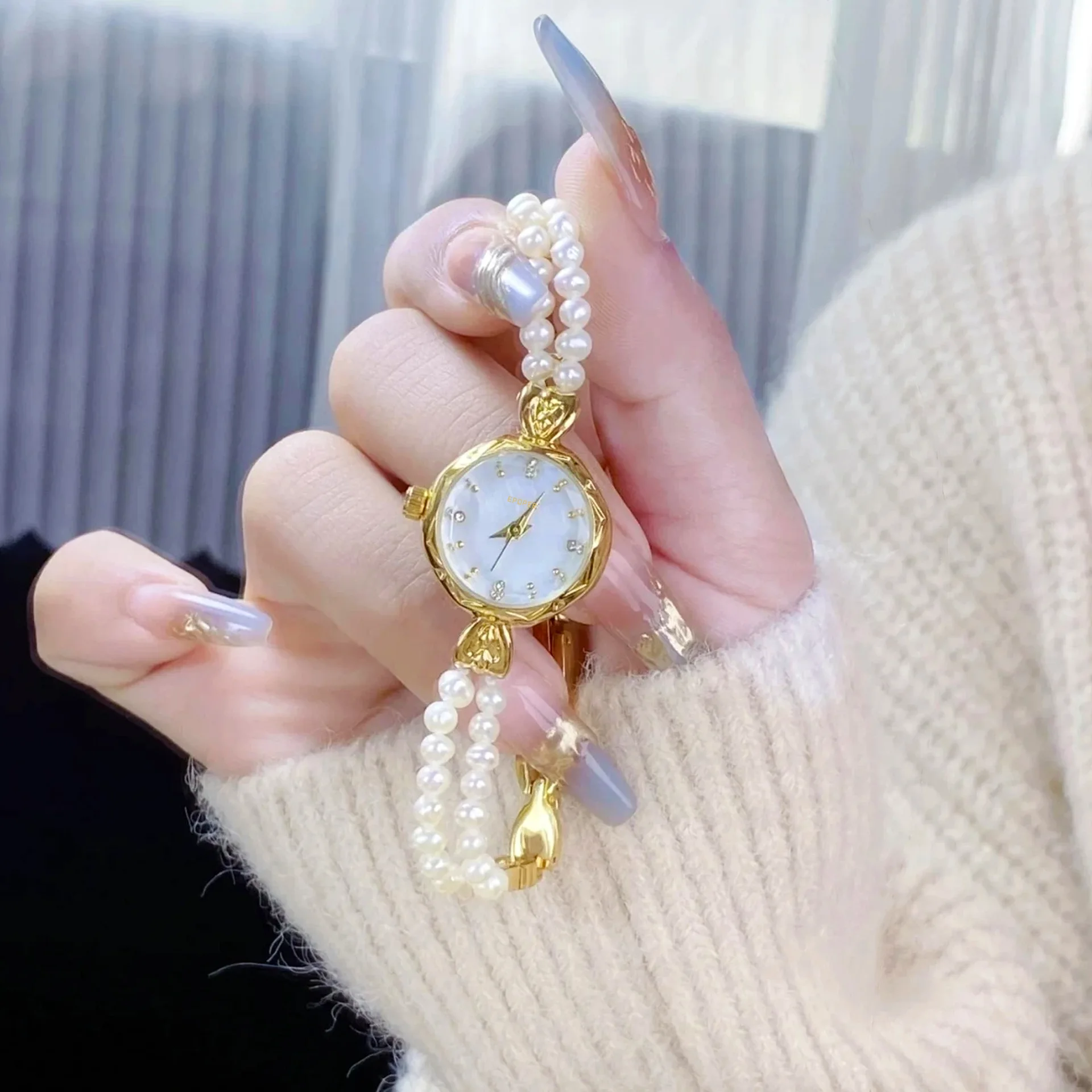 Фото Шикарные и универсальные женские часы-браслет, стильные, роскошные и ценные кварцевые женские часы, изысканные и модные. №2