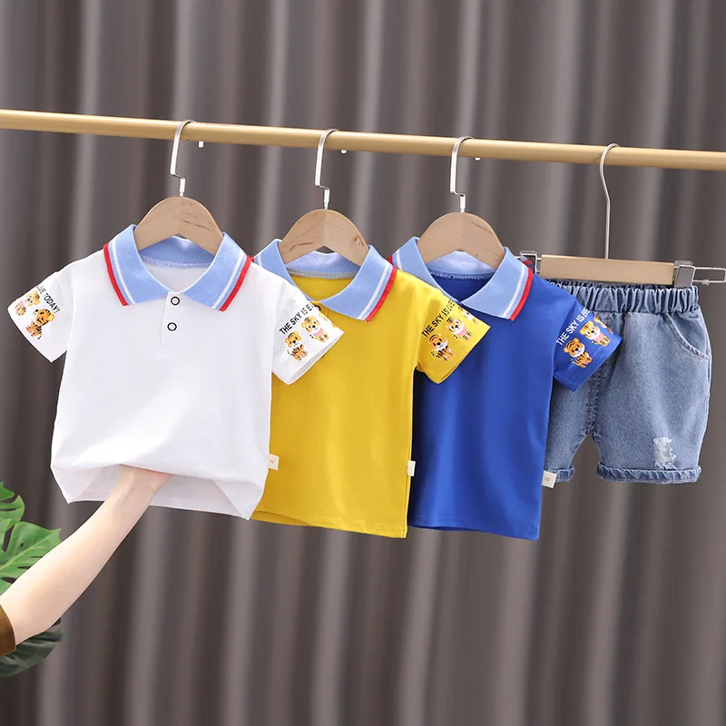 

Рубашка-поло с коротким рукавом и джинсовые шорты для мальчиков