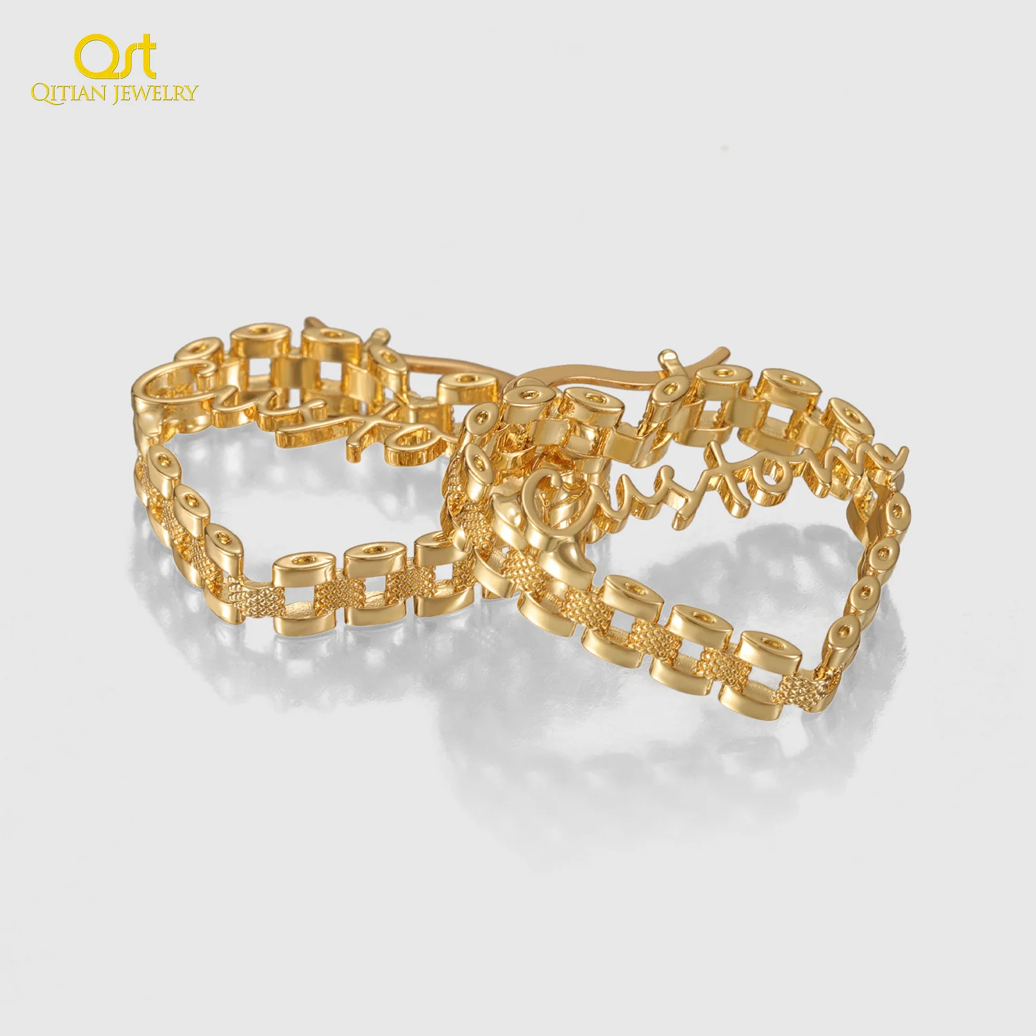 Фото Серьги-кольца Qitian Custom New Name Heart Hoop Earrings с индивидуальной гравировкой из нержавеющей стали, с именной табличкой, для женщин, ювелирный подарок №5