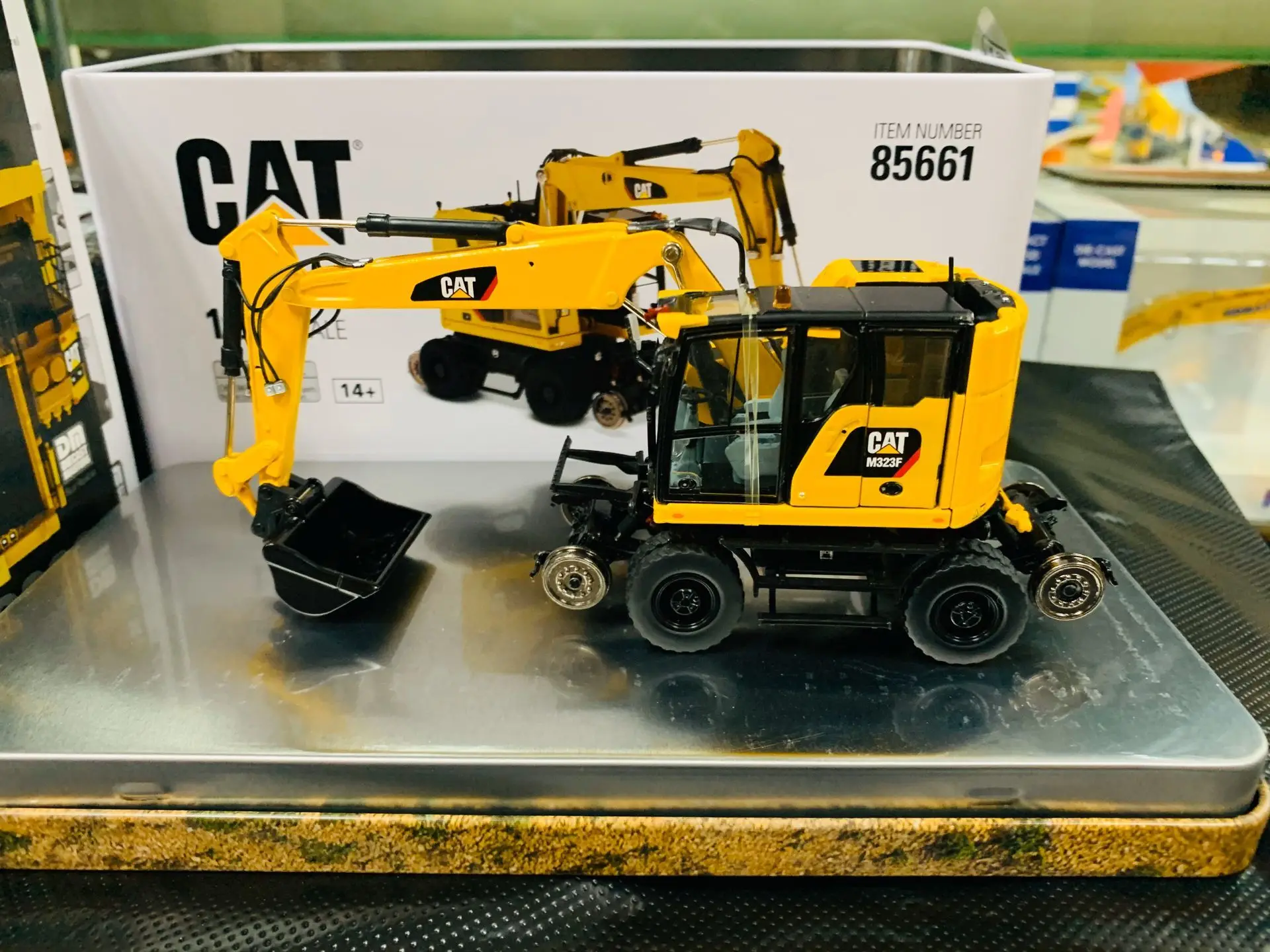 

Caterpillar Cat M323F Railroad Wheeled Excavator 1:50 Scale Metal Model DieCast Masters DM85661
