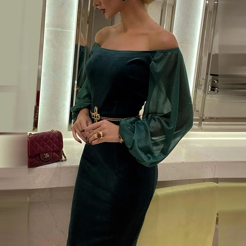 Женское бархатное платье-миди с открытыми плечами и сетчатым рукавом | Женская