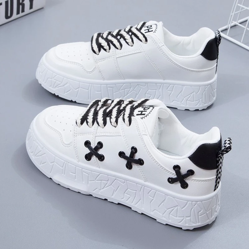 

New Concise White Leather Sneakers Women's Tenis Casual Shoes Non Slip Trainers Girls Floral Sports Shoes Woman Vulcanize Shoes