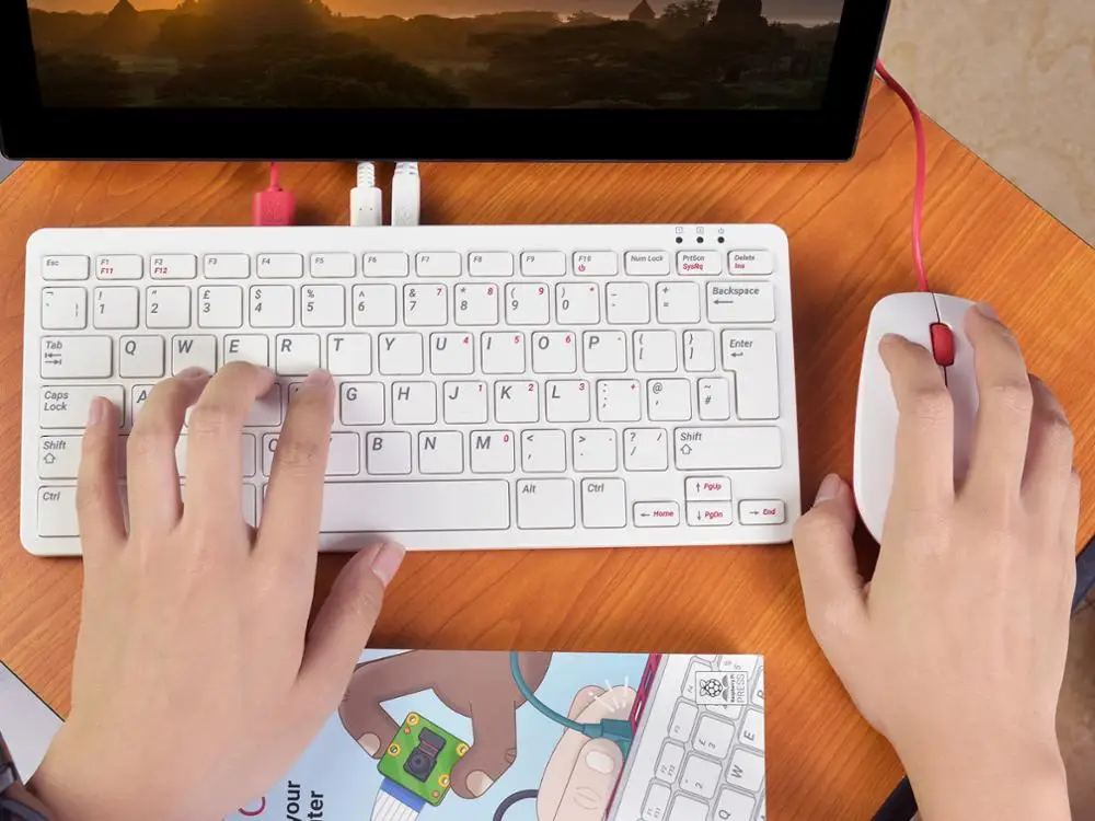 Raspberry Pi 400 мощный простой в использовании компьютер встроенный клавиатуру 4 ГБ