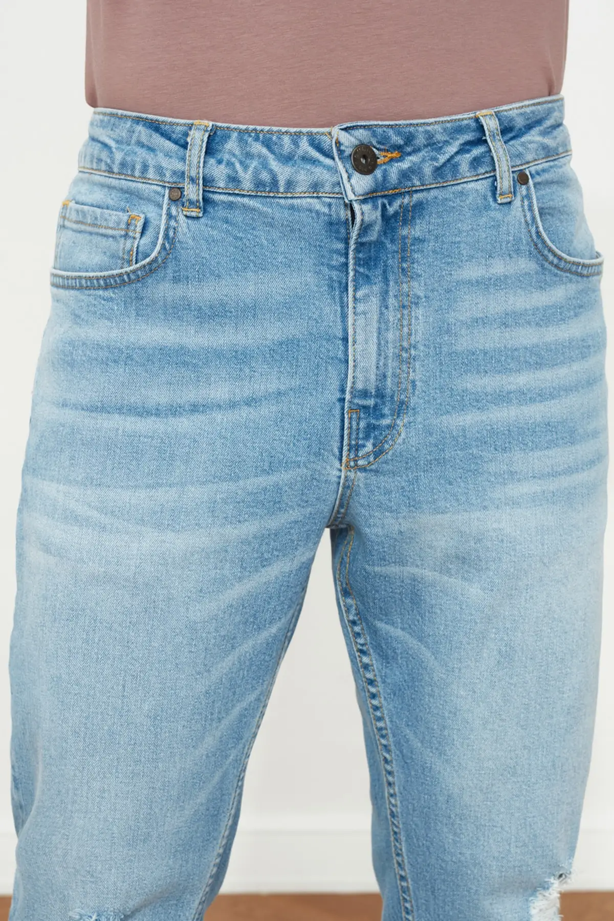 

Trendyol Male Destroylu Straight Fit Jeans TMNSS21JE0511