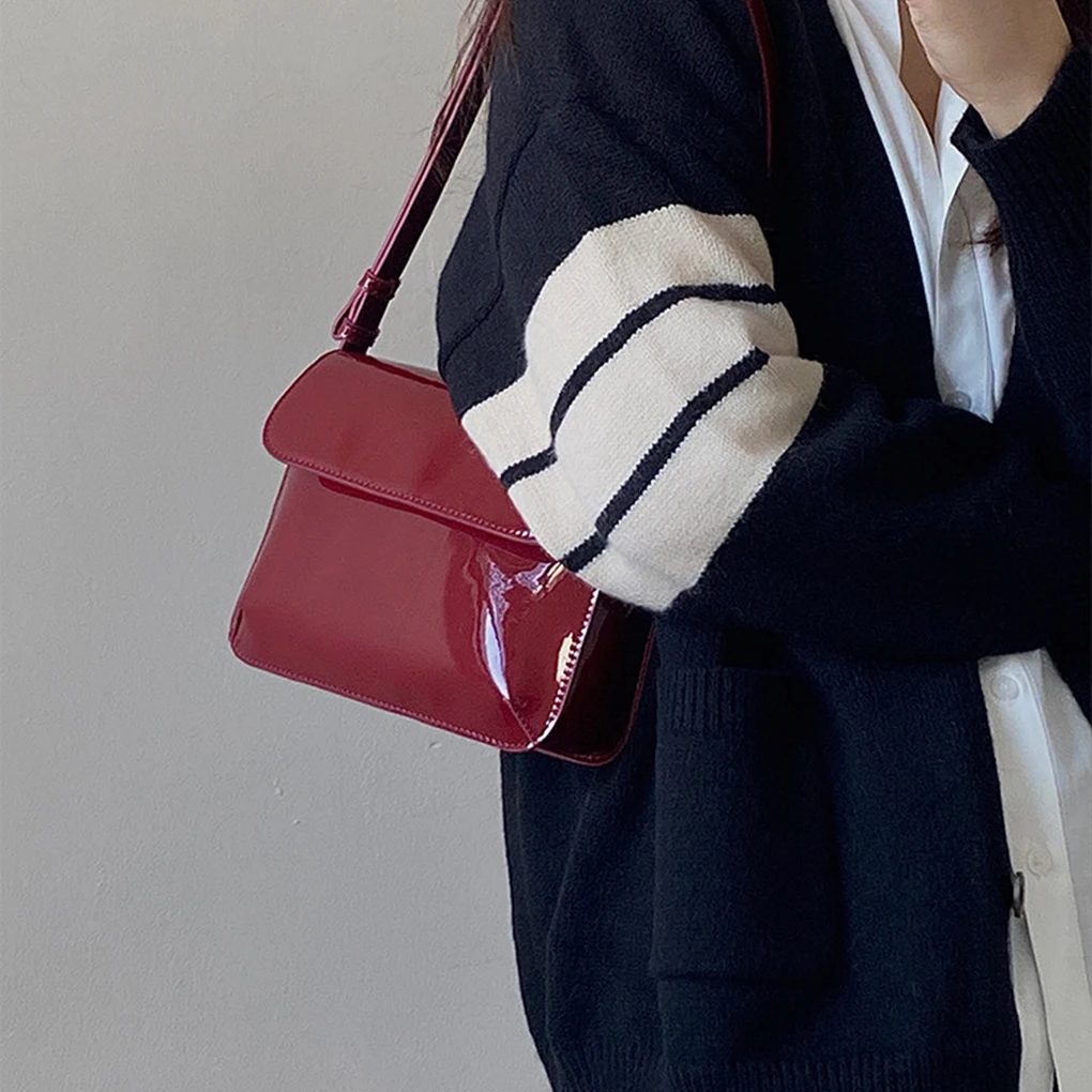 Удобная женская сумка через плечо из мягкой кожи практичная модная черная