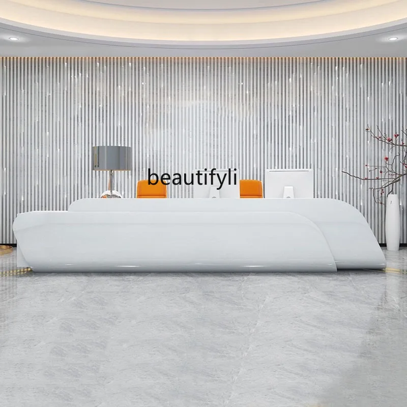 Кассовый прилавок для получения белой краски компании простой современный