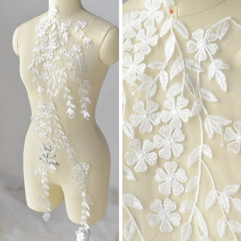Кружевная аппликация цвета слоновой кости аппликации на воротнике с вырезом