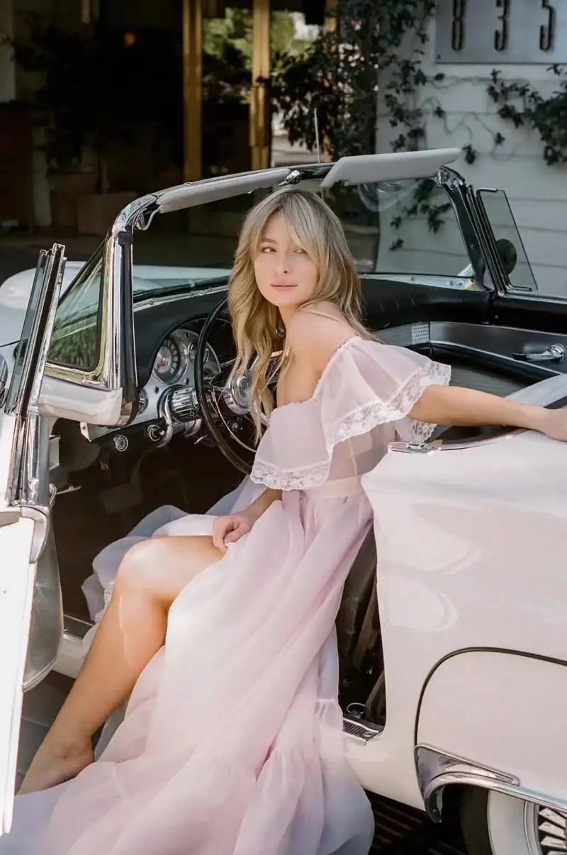 Женское вечернее платье с оборками розовое принцессы кружевной отделкой и