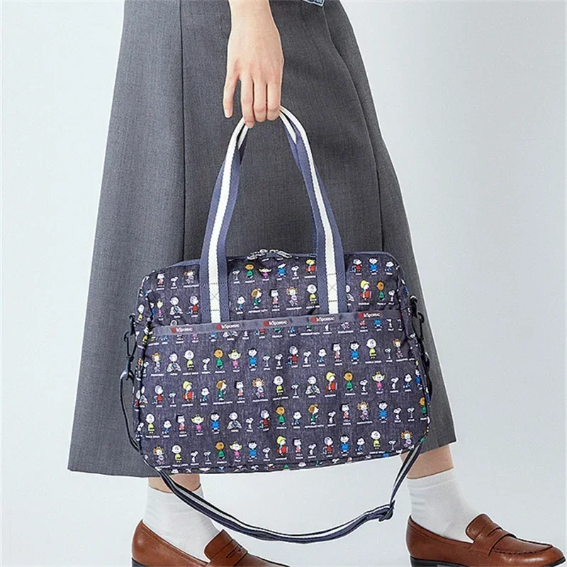 Lesportsacs Сумка на плечо 3356 Мультфильм Микки Маус Питер Кролик Снупи Минни 33*42*16 см