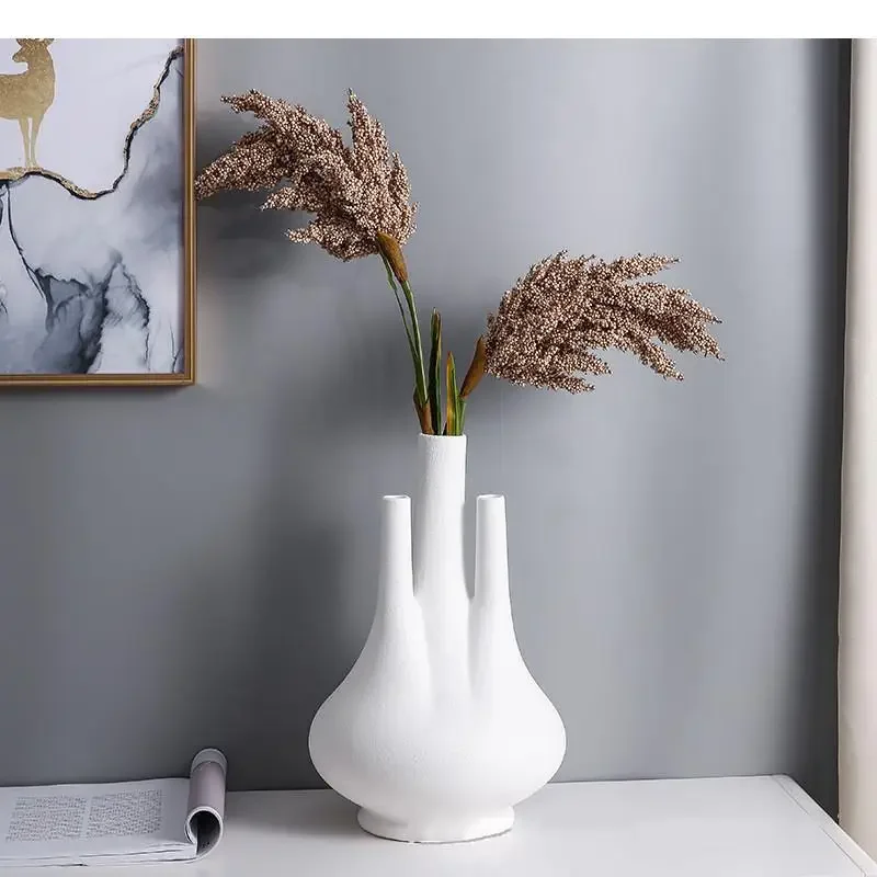 Ваза из керамики с креплением на трубу ручная работа