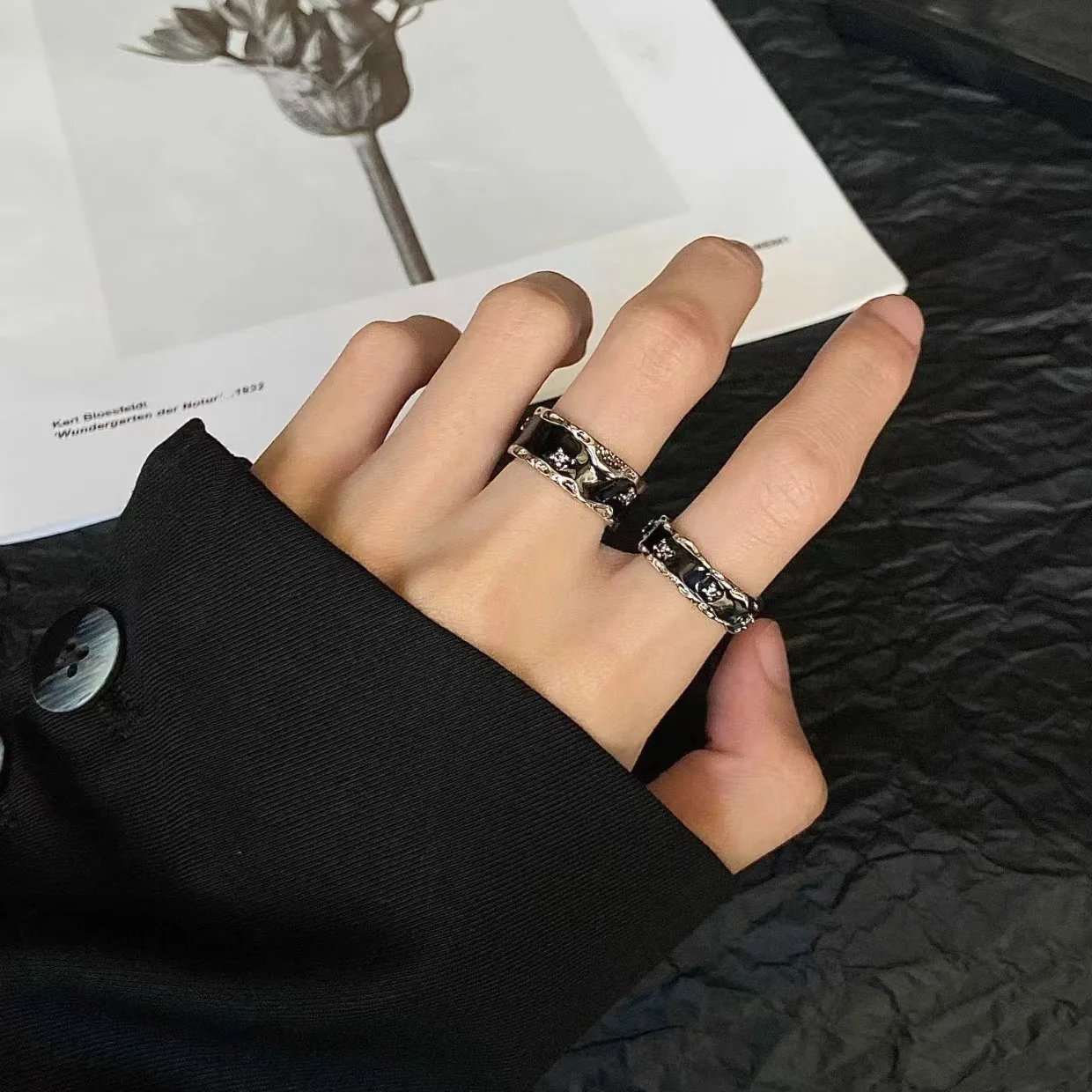 

KADRUFI Punk Gothic Black Opening Rings for Men Women Couple Luxury Coarse Fine Styles Finger Ring anillos Jewelry 2023 Fashion
