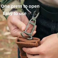 Пластиковый карабин, он же держатель для перчаток за 67 руб#3