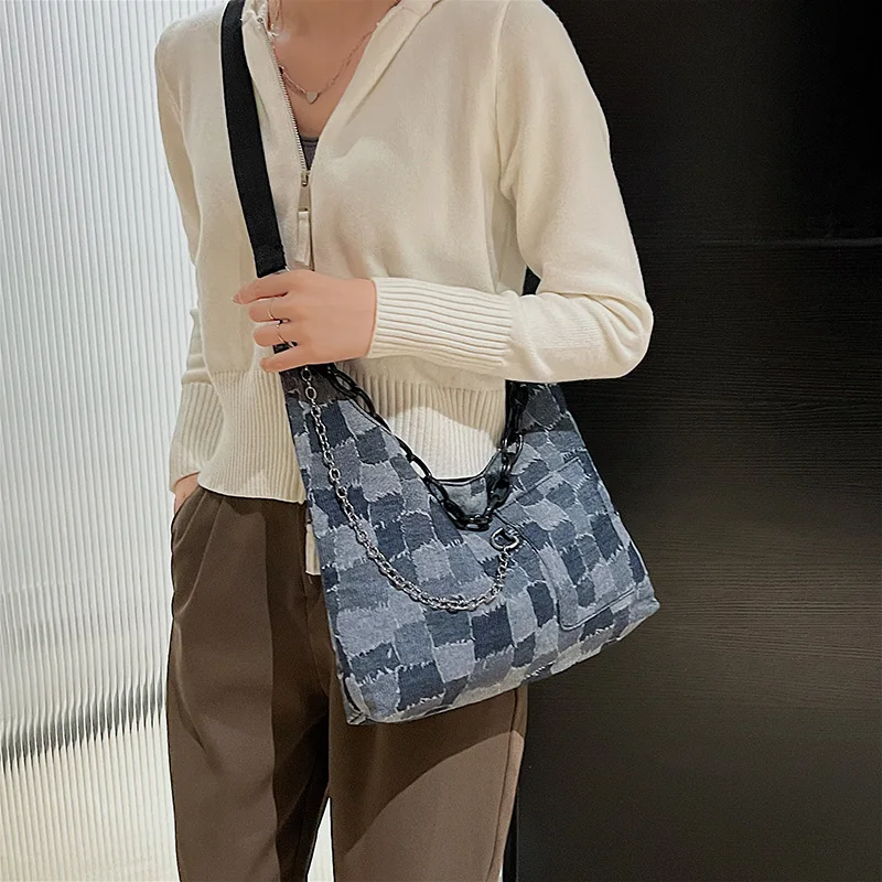 

New Large Capacity design single Shoulder bag underarm bag Retro Fashion All-match chain messenger bag Tote bag 2022