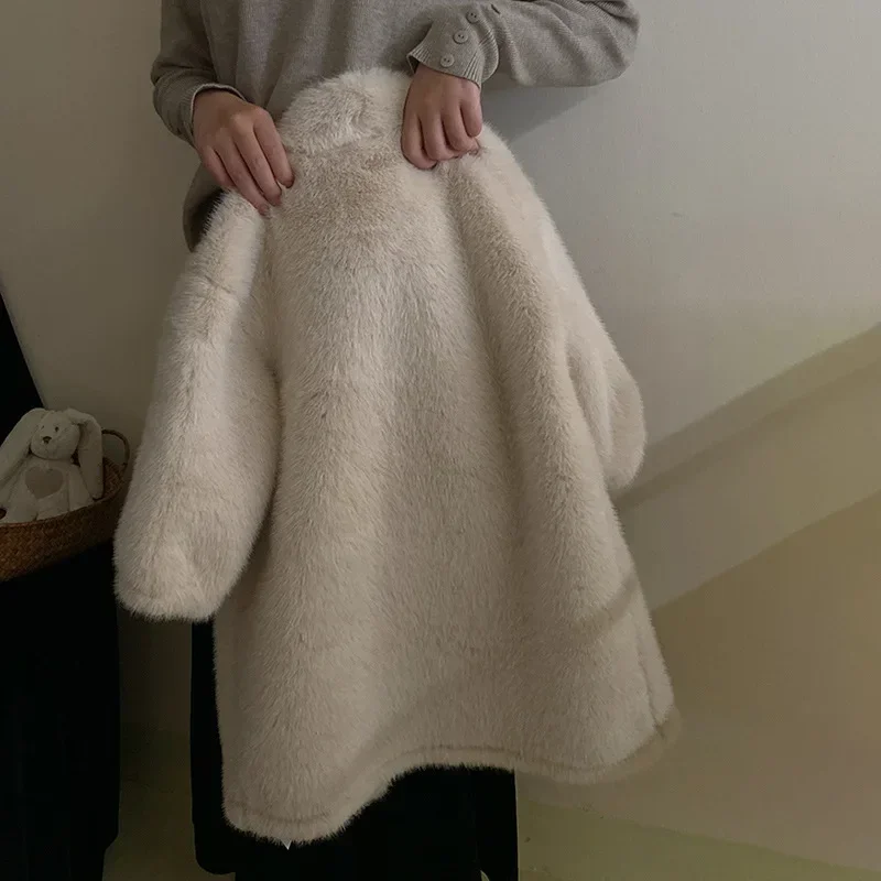 Детская одежда новинка 2023 зимнее плюшевое теплое меховое пальто универсальное