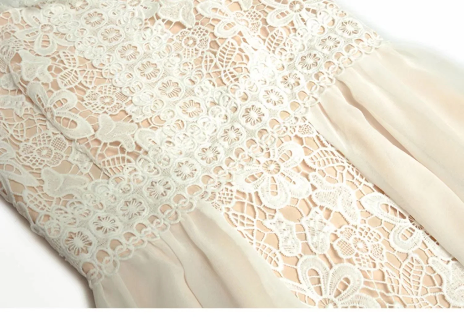 Женское платье в дворцовом стиле с длинным рукавом и кружевной вышивкой